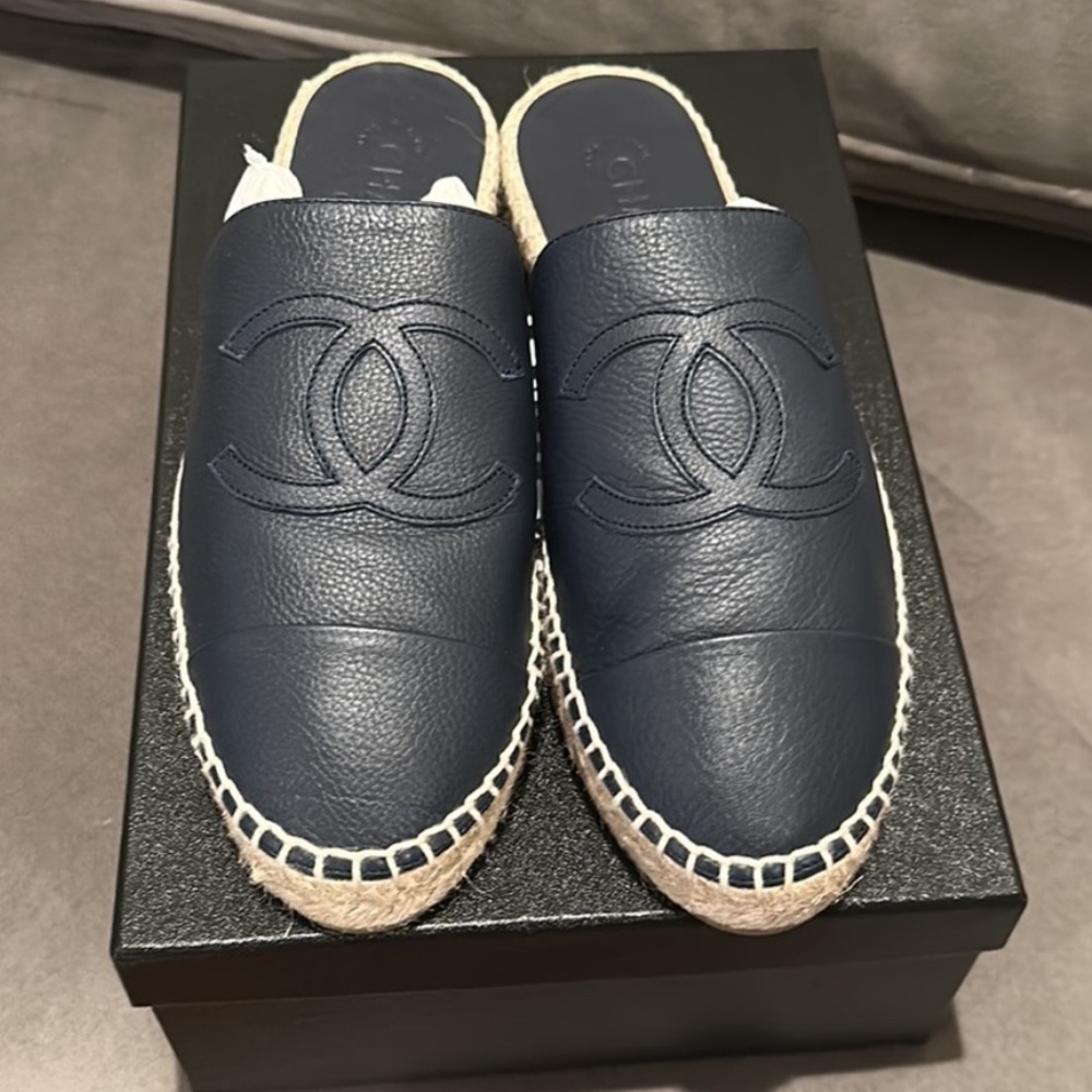 CHANEL Navy Leather Espadrille Mules with Jute Trim
